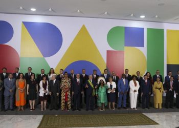 No parlatório, Lula reassume compromisso de cuidar dos brasileiros