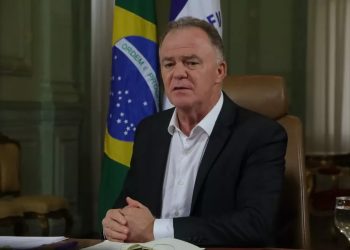 Governador Renato Casagrande e outros políticos do ES se manifestam contra ataques golpistas em Brasília