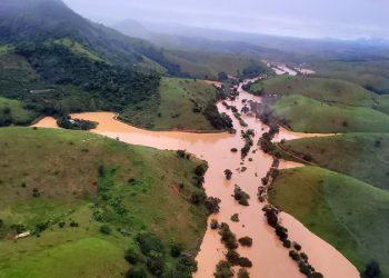 Governador visita Mimoso do Sul após fortes chuvas