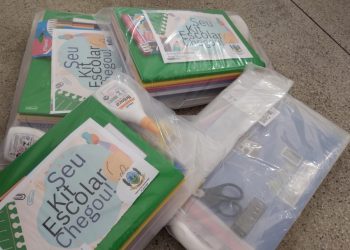Cerca de 5 mil e 300 alunos recebem kits escolares e uniformes em Jaguaré