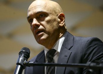 Moraes dá prazo para que PF ouça Valdemar Costa Neto