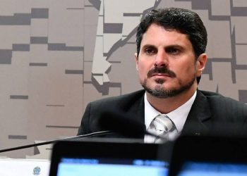 Moraes determina investigação contra senador Marcos do Val