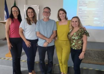 Equipe Seme recebe orientações sobre material suplementar de apoio pedagógico à alfabetização