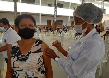 Estado inicia distribuição de doses de vacina bivalente para enfrentamento à Covid-19