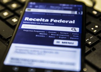 Fim da obrigatoriedade de declarar ações no IR exige atenção
