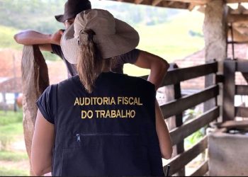 Rompimento de barragem provoca inundações e alagamento no Ceará