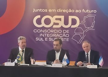 Casagrande debate reforma tributária em evento no Rio de Janeiro