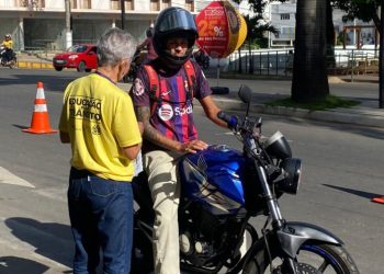 Blitz educativa marca encerramento da Campanha Maio Amarelo em Nova Venécia