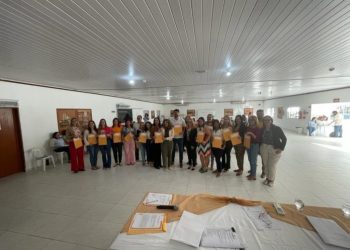 Prefeito de Nova Venécia assina pactuação de metas para educação com Governo do Estado