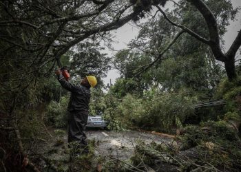 Sobe para 13 o número de mortos no RS por passagem de ciclone