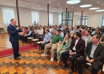 Governo do Estado orienta municípios costeiros e produtores em relação à gripe aviária