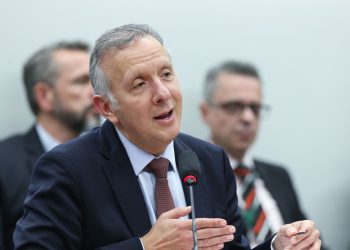 Versão preliminar de proposta da reforma tributária é lida na Câmara