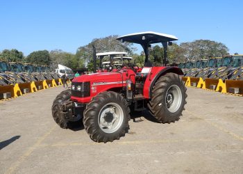 Governo do Estado entrega máquinas e equipamentos agrícolas para 41 municípios