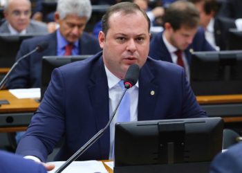 BRASÍLIA: Aprovado relatório de Dr. Victor Linhalis em projeto que determina treinamento no SUS sobre órteses e próteses