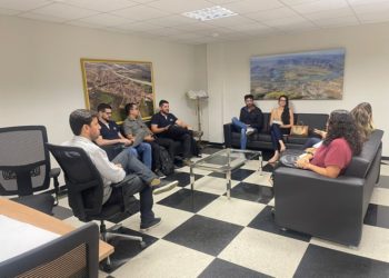 Deputados protocolam PEC que permite derrubada de decisões do STF