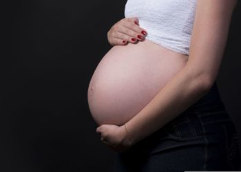 STF: gestante com contrato temporário tem estabilidade e licença