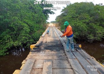 Equipes do DER-ES fazem manutenção em ponte alvo de vandalismo, em São Mateus