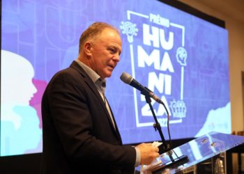 Servidores comemoram entrega do Prêmio Humaniza 2023