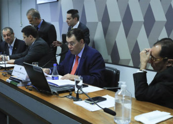CCJ do Senado aprova reforma tributária