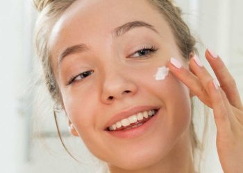 VERÃO 2024: 5 cuidados com a pele do rosto na estação