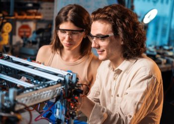 Zanin suspende decretos de SC que dispensavam vacina em escolas, a pedido do PSOL