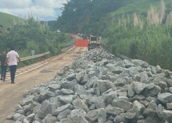 DER-ES mantém força-tarefa com várias frentes de trabalho em locais afetados pela chuva