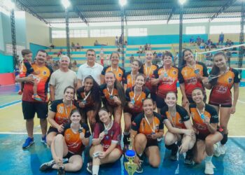 Atletas de vôlei de Jaguaré participam da Copa da Paz