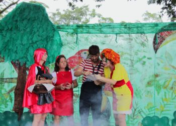 Kombiteca celebra o Dia Nacional do Livro Infantil com peça teatral em Jaguaré