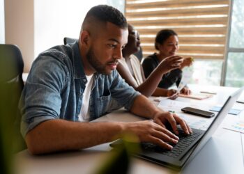 Inscrições Abertas: Programa QualificarES oferece cursos de qualificação profissional on-line