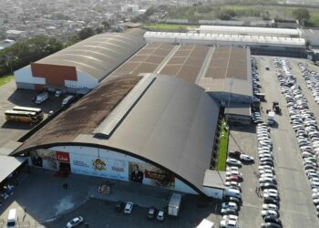 Indústria Brasileira recua 0,5% em abril