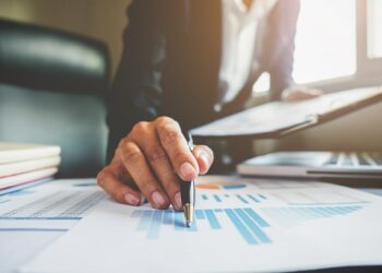 Brasília amanhece coberta de fumaça pelo segundo dia seguido