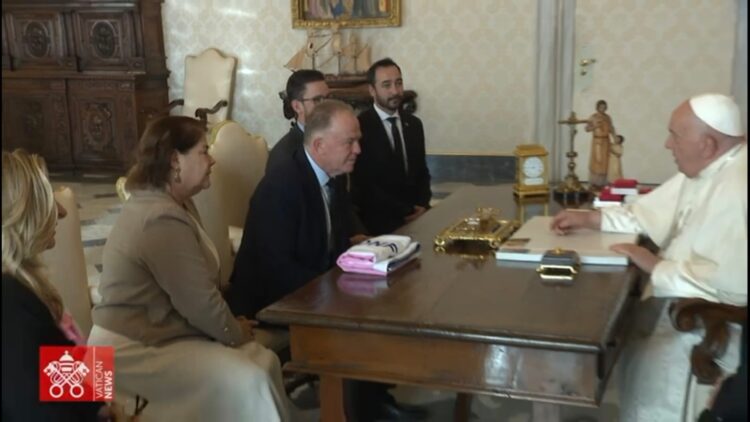 Governador Casagrande é recebido pelo Papa Francisco, no Vaticano