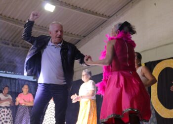 Terceira idade faz a festa com viagem no tempo em Jaguaré