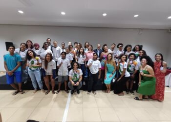 Jovens que participaram do primeiro ciclo do EmpregaJUV recebem certificação