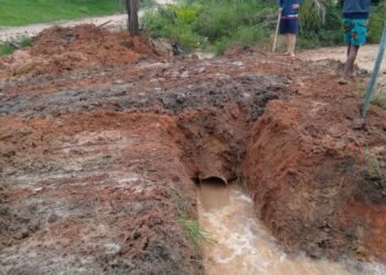 Prefeitura de Jaguaré realiza limpeza em vertedouro de barragens