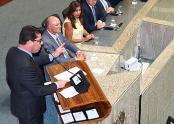 Em votação unânime, Marcelo Santos é reeleito presidente da Ales