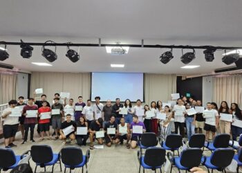 Detran|ES certifica estudantes com Curso Teórico para tirarem CNH após formação em Educação de Trânsito