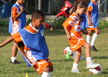 Detran|ES certifica estudantes com Curso Teórico para tirarem CNH após formação em Educação de Trânsito