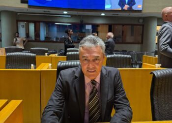 Detran|ES certifica estudantes com Curso Teórico para tirarem CNH após formação em Educação de Trânsito