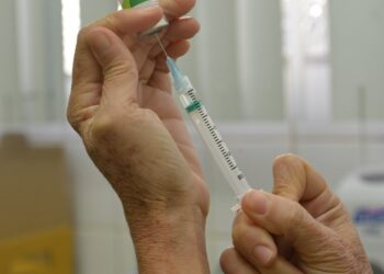 Dengue: crianças e adolescentes de 10 a 14 permanecem como público da vacina no Estado