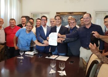 Reajuste de servidores federais será pago em maio, garante governo