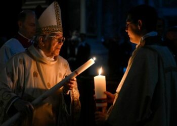 “Deixemos brotar a esperança da Páscoa em nossas vidas e no mundo”, exorta o Papa