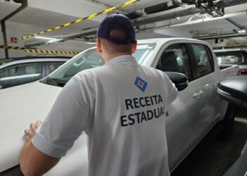 Fiscalização flagra irregularidades e apreende veículos novos no valor de R$ 10 milhões