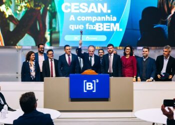 Alcolumbre lê requerimento que cria CPMI sobre fraudes no INSS