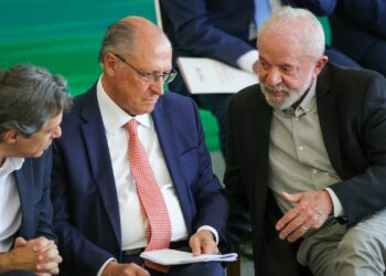 Governo vai trabalhar para reverter taxação dos EUA, diz Alckmin