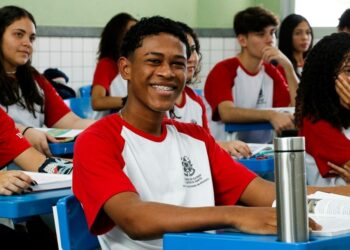 Aumento da licença-paternidade será tema no Congresso após recesso