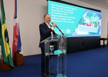 Governador assina Projeto de Lei que prioriza alimentos da agricultura familiar nas compras do Estado
