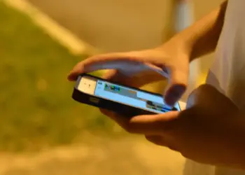 Rolagem infinita será proibida ao público infantil nas redes