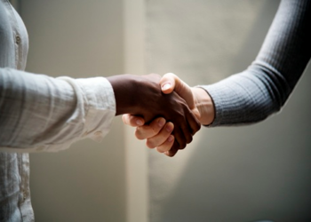 Justiça decide que piso nacional deve ser pago a professores temporários