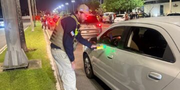 Governo volta atrás e zera “taxa das blusinhas”